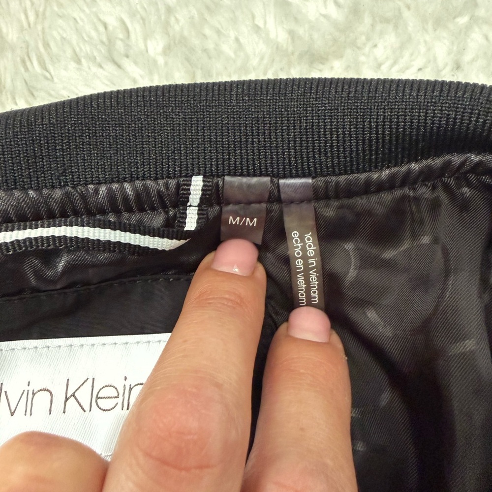 Calvin Klein Men's Black Quilted Bomber Jacket - Picture 4 of 9